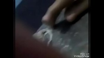 Gadis India seksi memamerkan tubuhnya yang menggoda