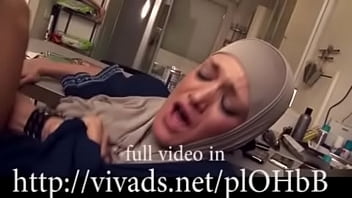 Gadis berhijab menggila menghancurkan memek