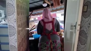 Ngemesinnya Ibu Rumah Tangga Muslim Indonesia yang Montok