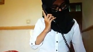 Gadis Berhijab di Proyek 14 Telepon Room Service, Ditawari Bercinta