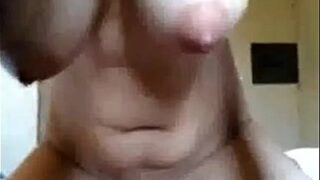 Gadis desi menggila menunggang dengan liar dalam video panas