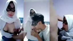 Gadis SMA Berjilbab Putih Bercinta dengan Aplikasi Bling2
