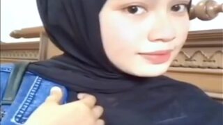 Koleksi Video Payudara Seksi dan Menggoda dari Gadis Muslim