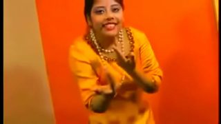 Istri India Desi Rupali Bhabhi Menggoda dengan Tubuh Telanjang