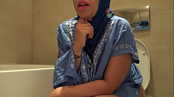 Arab milf genit berbulu lebat mengoceh basah