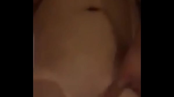 Nyonya Asia Tua Dihajar Kencang Dua Lelaki di Lives.pornlea.com