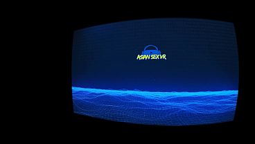 Pakaian ketat neon, amatir Asia menunggangi penis dengan liar