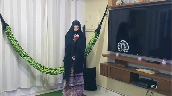 Arab putih dengan memek merah muda pijat erotis desi