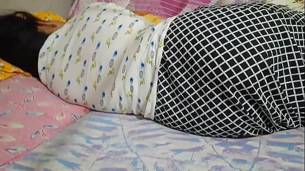 Istri Rumah Tangga India Nikmati Bercinta dengan Penuh Gairah