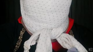 Gadis Berhijab Mengikat Dirinya dengan Nafsu