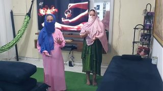 Setelah Pijat Tantra, Sang Ibu Menawarkan Gadis Desi Perawan untuk Dinikmati