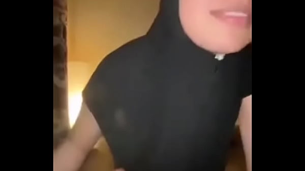 Memek Sempit Berjilbab Dihajar Kontol Gede