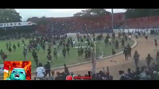 Budaya Bakar-Bakaran dan Hantam-Hantaman Ala Suporter Indonesia