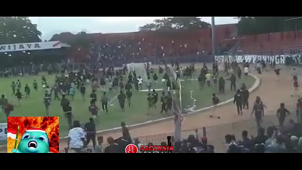 Budaya Bakar-Bakaran dan Hantam-Hantaman Ala Suporter Indonesia