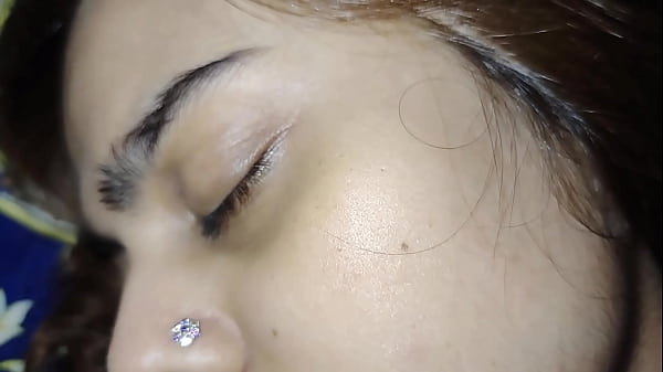 Malam Panas dengan Tetangga Desi Cantik yang Menggoda