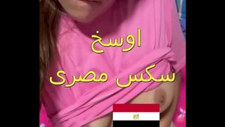 عاهرة المطرية الفاجرة تتعري بملابسها الداخلية في البلكونة وجارها ينزل لينيكها بقوة في جسدها البلدي الممتلئ