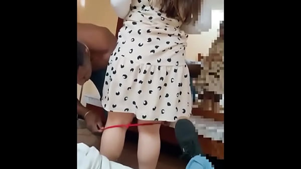 Setelah jadi pelacur di obrolan, akhirnya aku temui si jalang itu dan akhirnya kalian pasti tahu, batang besar dan tebal masuk ke dalam si istri di depan mata sang suami