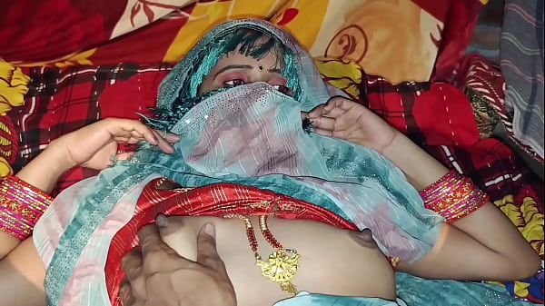 Bhabhi seksi menggoda dalam adegan panas video porno Hindi