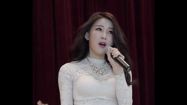 Gadis Korea yang Menggoda dan Penuh Nafsu