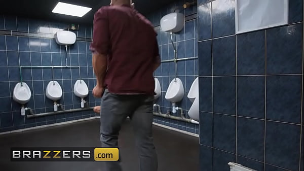 Pemerkosaan Kamar Mandi Umum Kotor Yasmina Khan / Brazzers / Masukkan Kode XVPROMO di Situs Resmi untuk Diskon