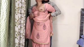 Bade Bistar Par Chhote Bhai Ka Maza