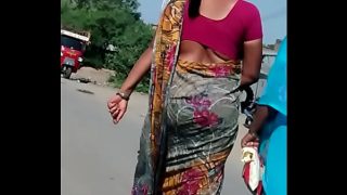 Panasnya Bokong Mengintip dari Balik Sari