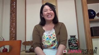 Gadis Jepang Matang Berisi yang Tak Tahan Rindu Kontol di Dalam dan Luar Ruangan