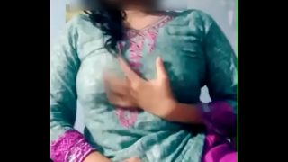 Gadis India yang Tak Puas Memuaskan Diri di Webcam! Cewek Desi Super Hot Pamer Payudara Besar