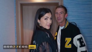 Valentina Menggila di Berlin: Rayuan Erotis Valentina Nappi untuk Brazzers
