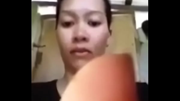 Yuli yang Menggoda dengan Nafsu yang Membara