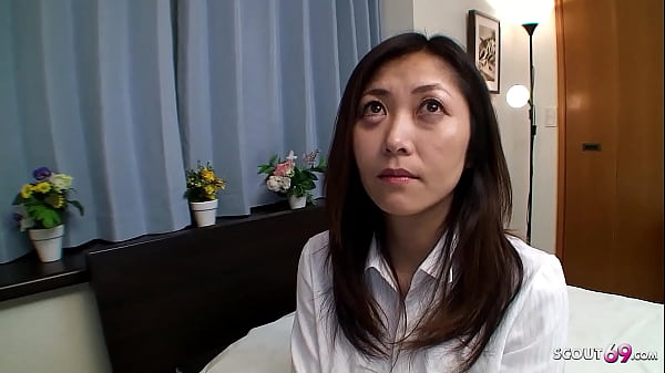 Ibu Tiri Jepang Matang Menggoda untuk Bercinta dan Diberi Isi dalam Film Porno JAV Tanpa Sensor