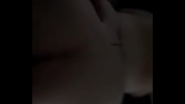 Istri Desi menikmati doggy style dengan erangan keras dan liar