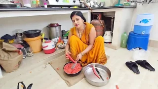 Outdor video.I met a girl in an auto and took her home to work at a beauty parlor and fucked her.