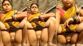 Bhabhi telanjang buang air kecil di luar ruangan dan merekamnya untuk MMS
