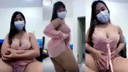 Cairan Basah dari Host Montok yang Tembam Kembali Menggoda