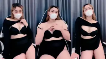 Dhea DMX Pamer Tubuh Seksi dan Menggoda
