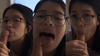 Gadis Berkacamata yang Menggoda dengan Sepongannya yang Liar