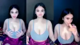 Kylie Basah dan Menggoda dengan Payudara yang Menggairahkan