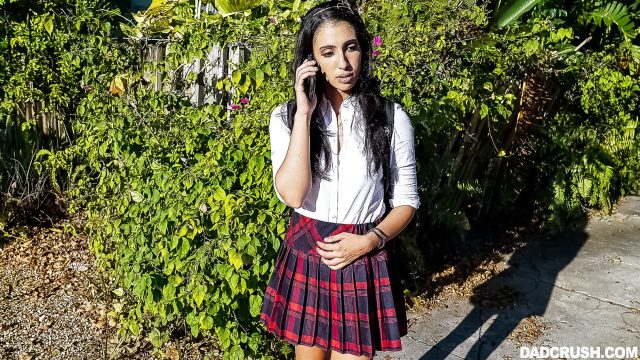 Nafsu Terpendam pada Ayah Angkat – Angelica Cruz Digoda dan Ditendang Keluar