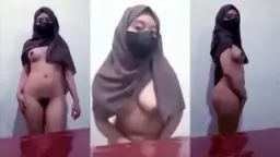 Ukhti Seksi Telanjang Bulat di Hadapan Lensa