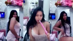 Vira Gemoy yang Menggoda Kembali dengan Sensualitas yang Membara
