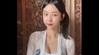 Sindi, Gadis Seksi yang Menggoda dengan Tubuh Hot dan Sensual