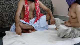 Dhongi Baba Ne Sari Ma Ko Chodte Hue Kiya Poori Raat Chudai, Dekho Full HD Mein