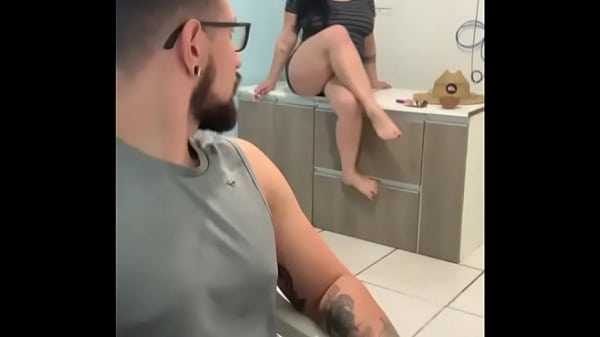Dia me tirou do serviço com a buceta, mas só ganhou o cu. Enfiei até o fundo e arrebentei!