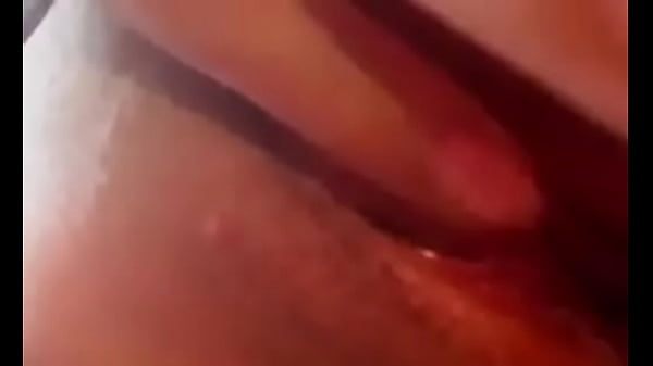 Mi perra me envía un video caliente masturbándose y pidiendo verga