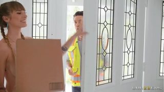 Pengantar Paket yang Tak Biasa / Video lengkap Brazzers di https://zzfull.com/delivery