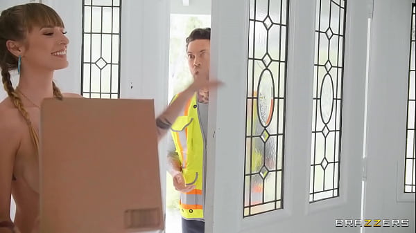 Pengantar Paket yang Tak Biasa / Video lengkap Brazzers di https://zzfull.com/delivery