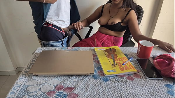 भारतीय भाभी ऑफिस में काम करते हुए मेरे साथ जबरदस्त रात बिताई