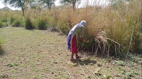 साली, तू तो पक्की रांड बनने चली है! सुन, तेरी सुहागरात की गर्म तस्वीरें हमारे पास हैं, जब हमने तुझे चोदा था देसी स्टाइल में।