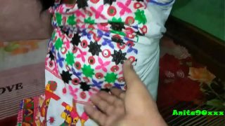 Gadis India seksi dalam gaun Rajasthan, bergoyang liar dengan suara erotis Hindi